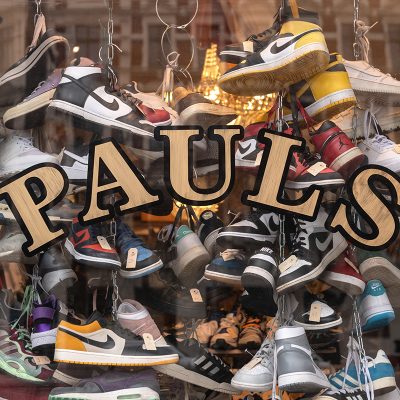 window with lot´s of sneakers